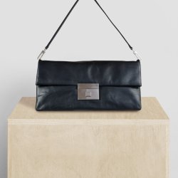 Mille, Belsac sort clutch/skuldertaske i skind med aftagelig rem og kraftigt overslag