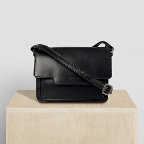 Belsac sort crossbody i bldt lder med flere rum og overslag