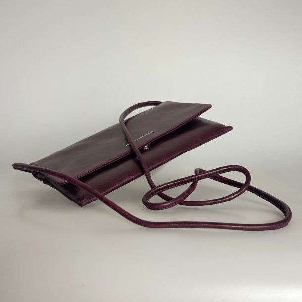 Abelone, Belsac sherry clutch i bldt lder med overslag og lang regulerbar rem