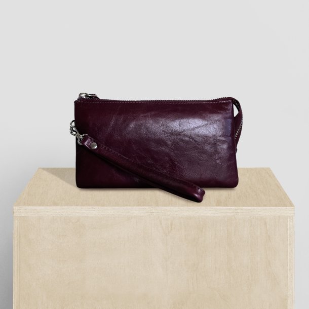 Lia, plum Belsac clutch/crossbody med hndledsrem og flere rum