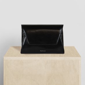 Venus, Belsac sort clutch i skind med et stort rum og lang aftagelig, regulerbar rem