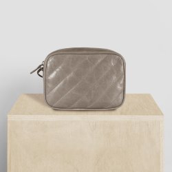 Abira, Belsac taupe crossbody i skind med lang regulerbar rem og quiltet front