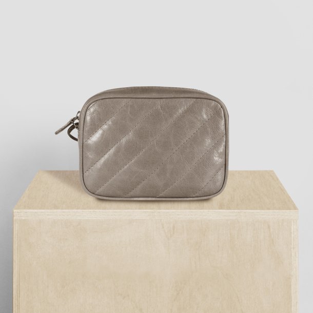 Abira, Belsac taupe crossbody i skind med lang regulerbar rem og quiltet front