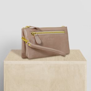 Abby, Belsac clutch i lys rosa med lang rem og flere rum 