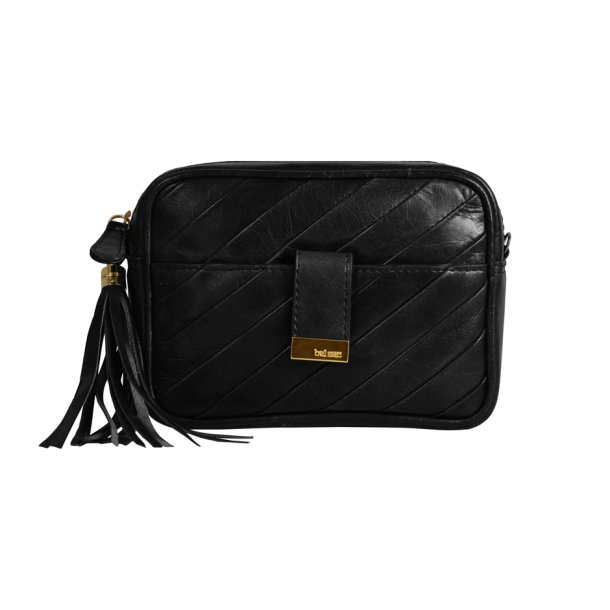 Carli, Belsac sort crossbody i skind med quiltet front med lomme og lang rem