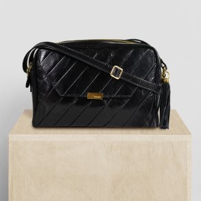 Carola, Belsac sort crossbody i skind med toplynl�s, overslag og quiltet front