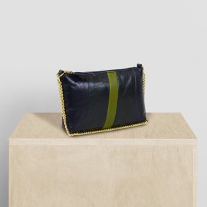 Chellie, Belsac bl� crossbody/clutch i skind med guldk�de 