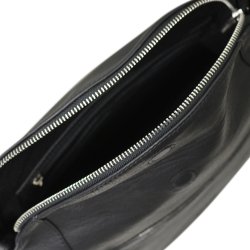 Delia, Belsac sort crossbody i skind med fast bund og lang regulerbar rem