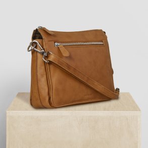 Daria, Belsac cognac crossbody med lang rem og flere rum
