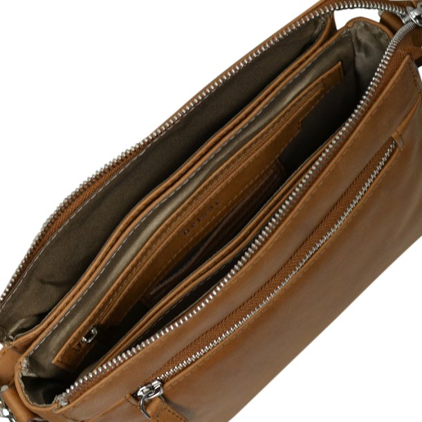 Daria, Belsac cognac crossbody med lang rem og flere rum