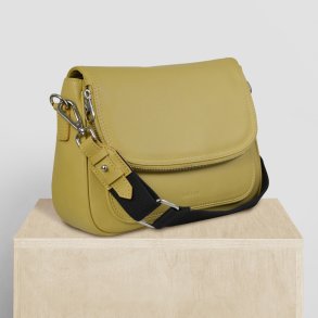 Darina, Belsac ginger crossbody i skind med kraftig rem og frontlomme