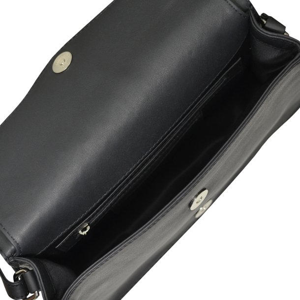 Fura, Belsac sort crossbody i skind med overslag og indvendigt et stort rum