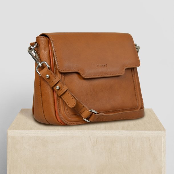 Gitta, Belsac cognac crossbody i skind med kontrastfarve 