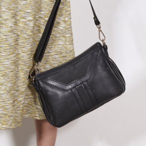 Jolee, Belsac sort crossbody i skind med flere rum og lang regulerbar rem