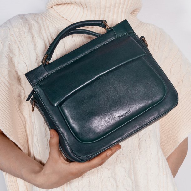 Kathleen, Belsac grn crossbody i skind med flere rum og lang regulerbar rem