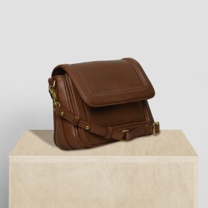 Lajla, Belsac cognac crossbody i skind med flere rum og lang regulerbar rem
