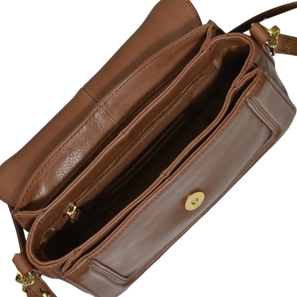 Lajla, Belsac cognac crossbody i skind med flere rum og lang regulerbar rem