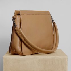 Maia, Belsac skuldertaske i camel med kraftig skulderrem