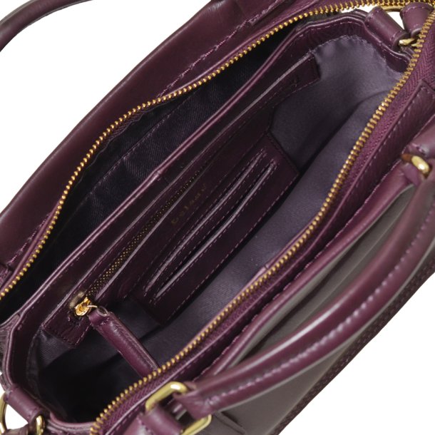 Naja, Belsac maroon crossbody i skind med to små hanke og lang regulerbar rem