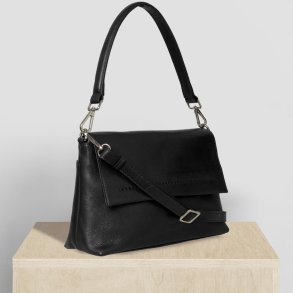 Paulina, Belsac sort crossbody/skuldertaske i bldt skind med overslag og aftagelig rem