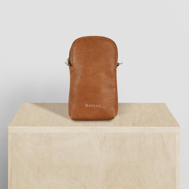 Halona, Belsac cognac mobiltaske i skind med crossbody rem og plads til kort