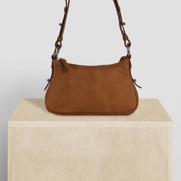 Bera, Belsac cognac crossbody i skind med toplynls og lang kraftig rem