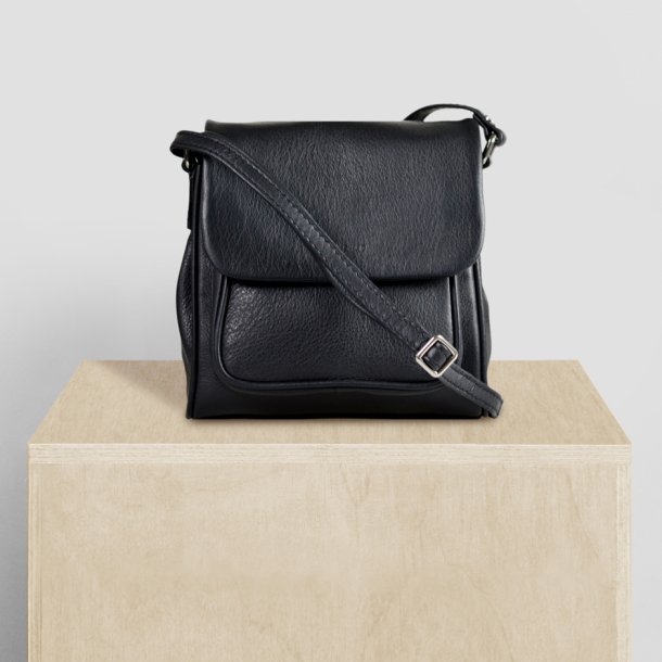 Bolethe, Belsac sort crossbody i bldt skind med et stort rum og frontlomme