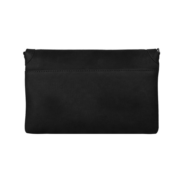 Chea, Belsac sort clutch/crossbody i bldt skind med overslag og lang rem