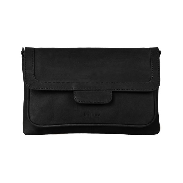 Chea, Belsac sort clutch/crossbody i bldt skind med overslag og lang rem
