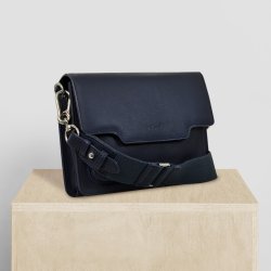 Chernaya, Belsac blå crossbody i skind med kraftig aftagelig rem