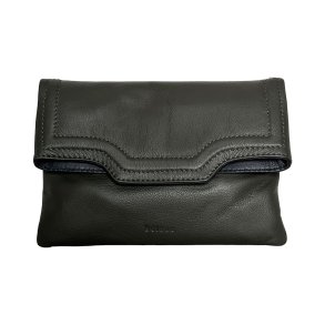 Cherstin, Belsac gr�n clutch i skind med smuk m�rkebl� kontrastfarve