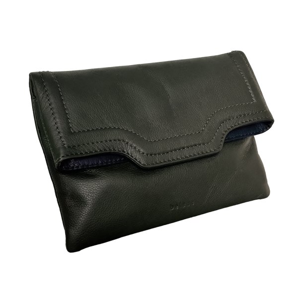 Cherstin, Belsac grøn clutch i skind med smuk mørkeblå kontrastfarve