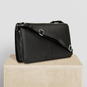 Jasmiin, Belsac sort crossbody med overslag i bl�dt skind