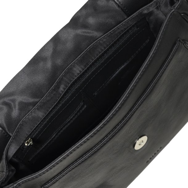 Cheyanne, Belsac sort crossbody i skind med kraftigt overslag og fast bund