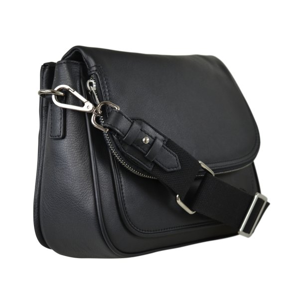 Cheyanne, Belsac sort crossbody i skind med kraftigt overslag og fast bund