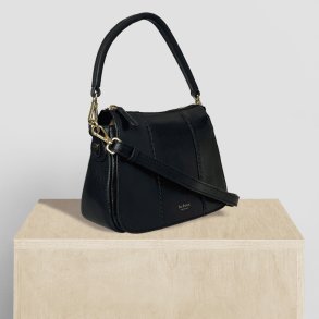 Philipa, Belsac sort skuldertaske i bl�dt skind med kraftige stikninger p� fronten