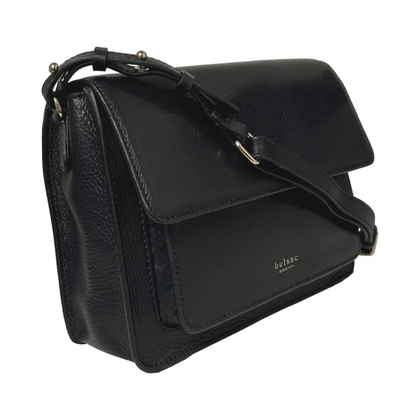 Pammi, Belsac sort crossbody i skind med overslag og  lang regulerbar rem