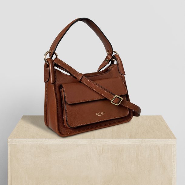 Rakel, Belsac cognac crossbody/hndtaske i skind med frontlomme og lang regulerbar rem