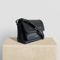 Rhina, Belsac sort crossbody i skind med overslag og lang regulerbar rem