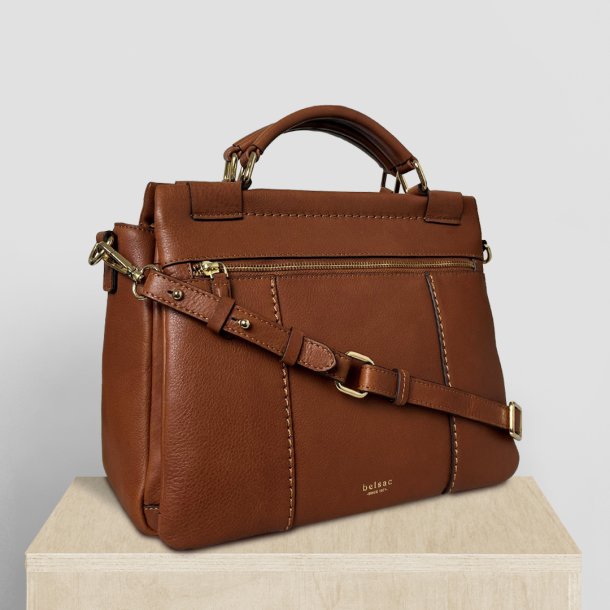 Romina, Belsac cognac crossbody/hndtaske i skind med frontlomme og lang regulerbar rem