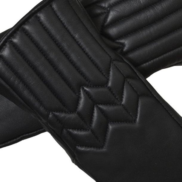 Klo, Belsac skindluffe i sort med quilt p oversiden