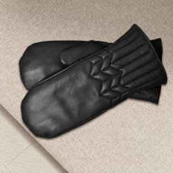 Klo, Belsac skindluffe i sort med quilt p oversiden