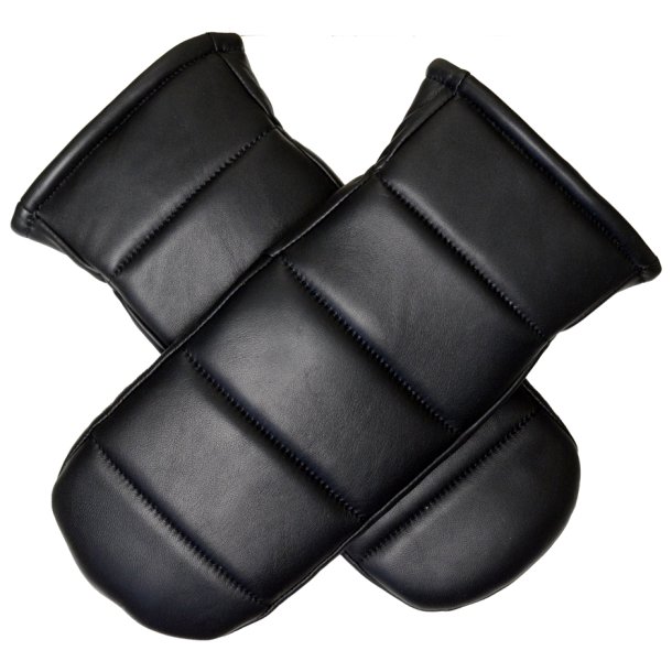 Mauda, Belsac skindluffe i sort med syninger p oversiden