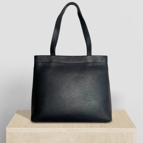 Serena, sort shopper/skuldertaske i skind med to skulderremme og et stort rum