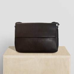 Fala, Belsac brun crossbody med overslag og lang regulerbar rem