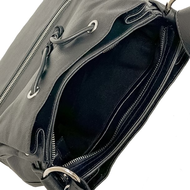 Sophia, Belsac sort rummelig skuldertaske i skind med kraftig rem