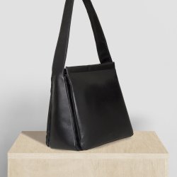 Phoebe, Belsac sort skuldertaske i bldt skind med flere rum