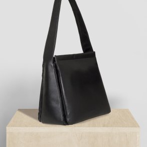 Phoebe, Belsac sort skuldertaske i bldt skind med flere rum