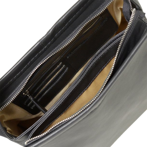 Phoebe, Belsac sort skuldertaske i bldt skind med flere rum