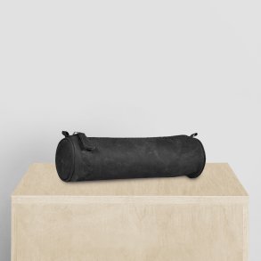 Belsac, Rundt sort penalhus i skind 